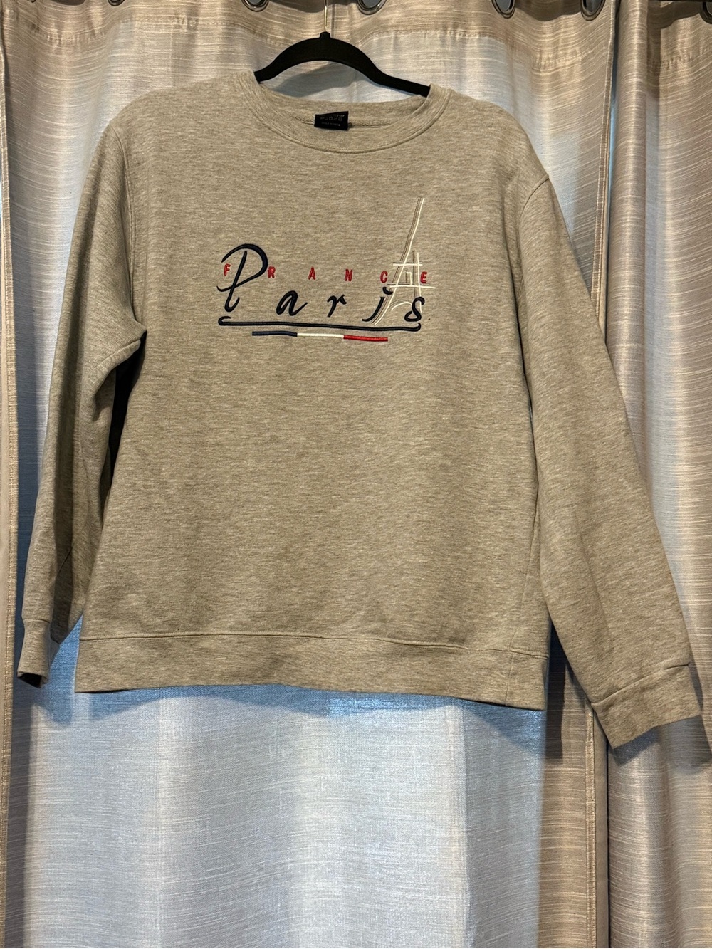 MNF Paris France Crew Neck Sweatshirt Unisex Large Embroidered Simplistic EUC